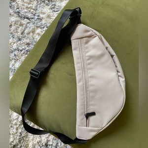 Everlane Renew Transit Fanny Pack